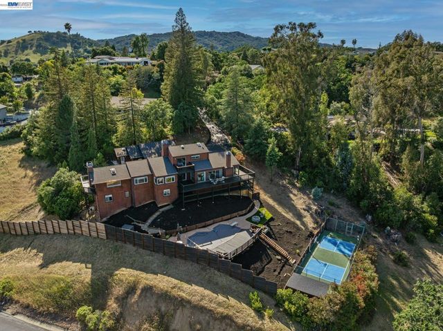 15 Surmont Ct, Lafayette, CA 94549