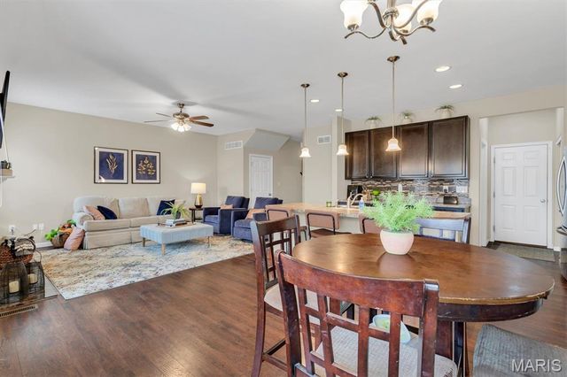 2636 Grover Crossing Way, St Louis, MO 63040