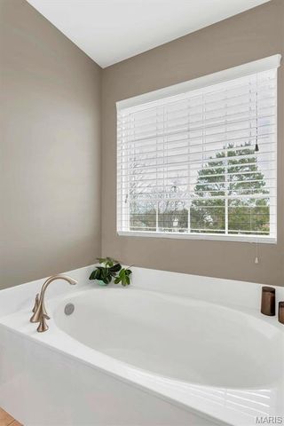 2636 Grover Crossing Way, St Louis, MO 63040