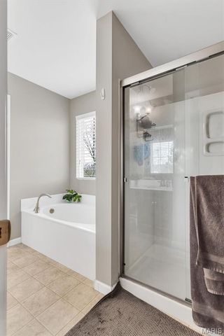 2636 Grover Crossing Way, St Louis, MO 63040