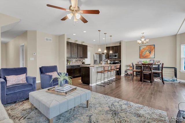 2636 Grover Crossing Way, St Louis, MO 63040