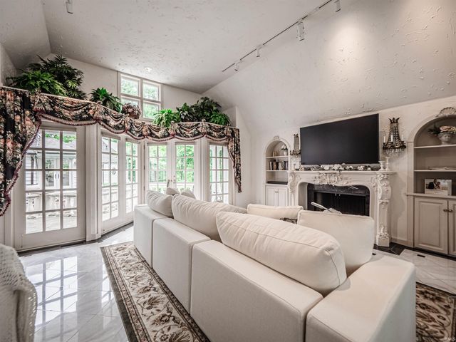 703 Pfeiffer Road, Evansville, IN 47711