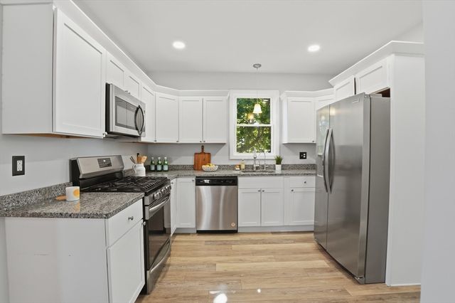 30 Buttonwood Rd, Dartmouth, MA 02748