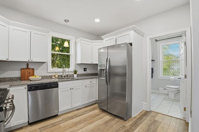 30 Buttonwood Rd, Dartmouth, MA 02748