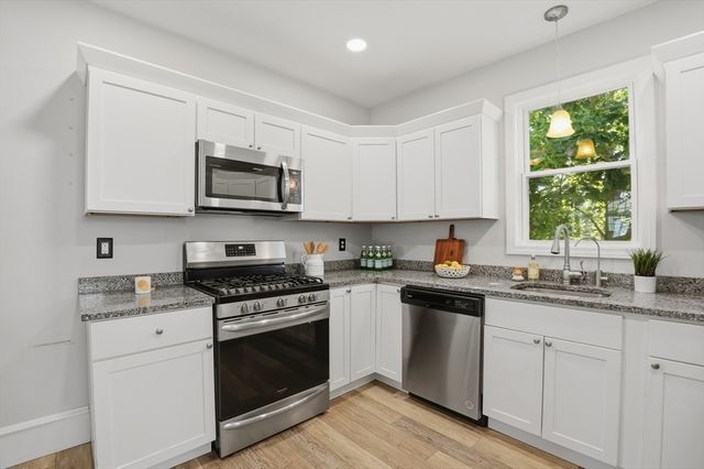 30 Buttonwood Rd, Dartmouth, MA 02748