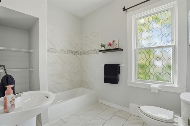 30 Buttonwood Rd, Dartmouth, MA 02748