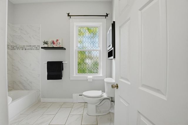 30 Buttonwood Rd, Dartmouth, MA 02748