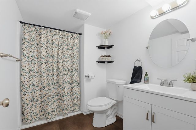 30 Buttonwood Rd, Dartmouth, MA 02748