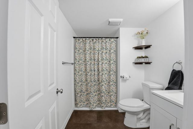 30 Buttonwood Rd, Dartmouth, MA 02748