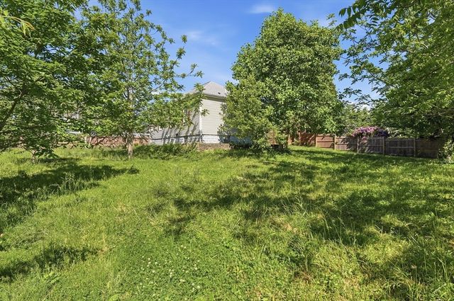 30 Buttonwood Rd, Dartmouth, MA 02748