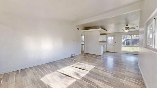 6636 Thomas Dr, North Highlands, CA 95660