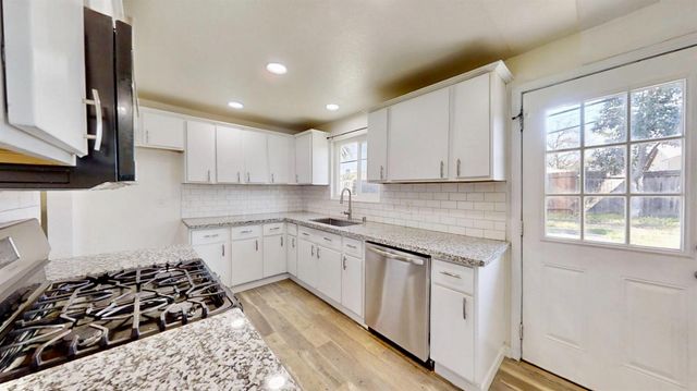 6636 Thomas Dr, North Highlands, CA 95660