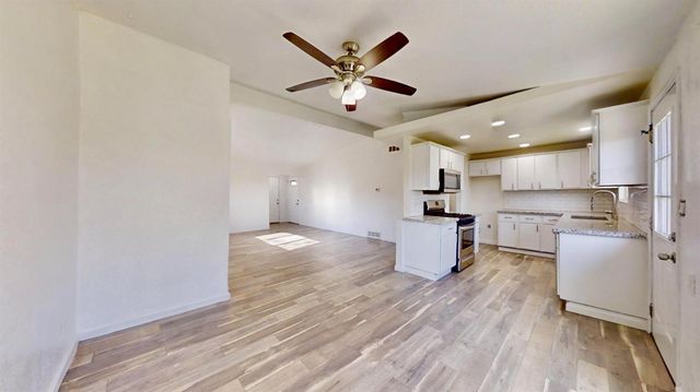 6636 Thomas Dr, North Highlands, CA 95660