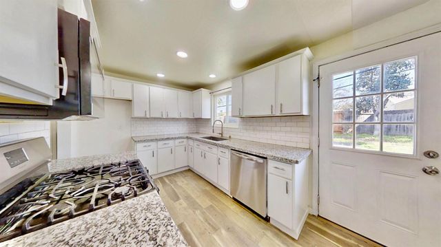 6636 Thomas Dr, North Highlands, CA 95660