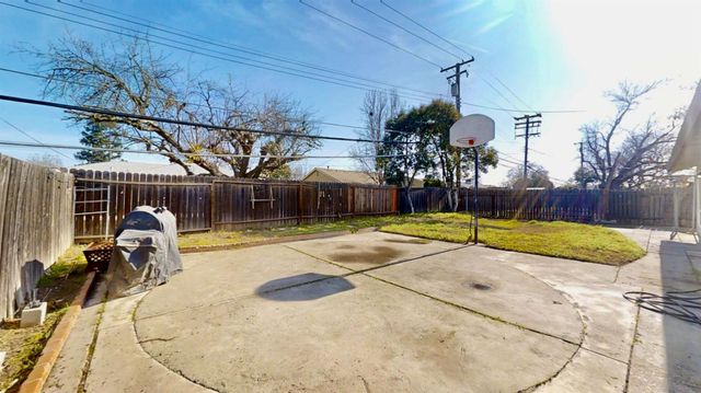 6636 Thomas Dr, North Highlands, CA 95660