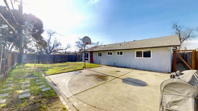 6636 Thomas Dr, North Highlands, CA 95660