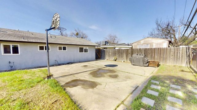 6636 Thomas Dr, North Highlands, CA 95660