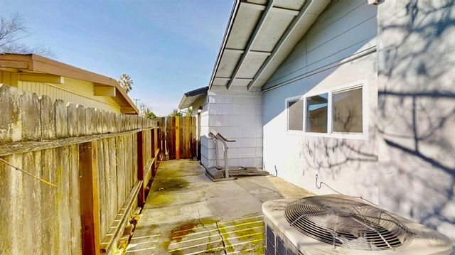 6636 Thomas Dr, North Highlands, CA 95660