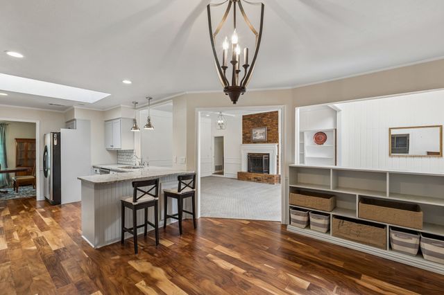 6611 Elvedon Drive, Dallas, TX 75248