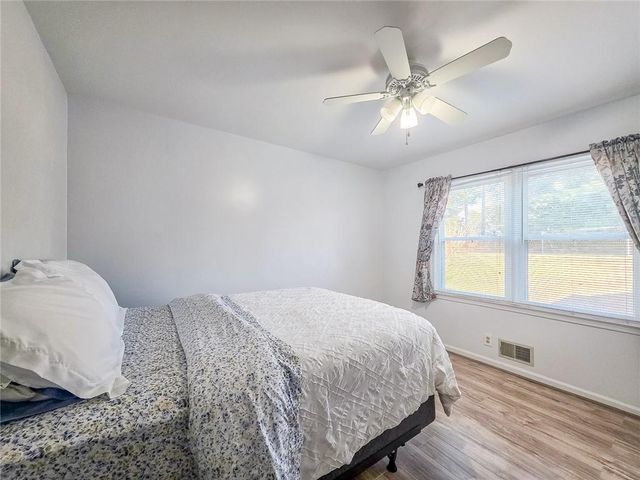 3944 Thornhill SW Drive, Lilburn, GA 30047