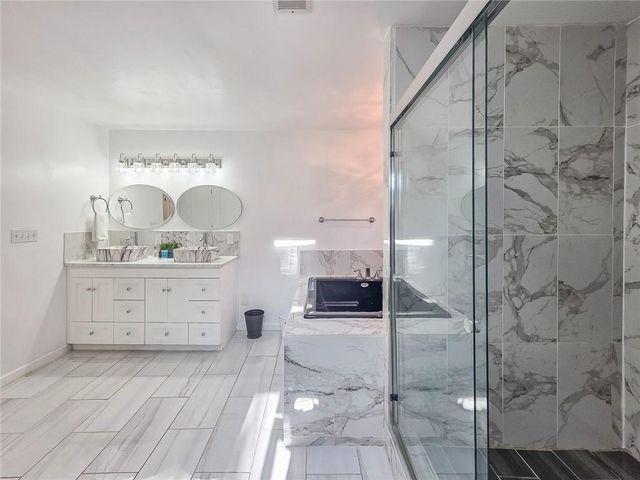 3944 Thornhill SW Drive, Lilburn, GA 30047