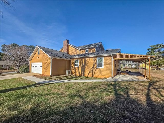 3944 Thornhill SW Drive, Lilburn, GA 30047