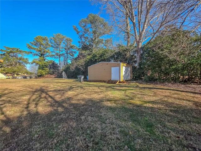 3944 Thornhill SW Drive, Lilburn, GA 30047