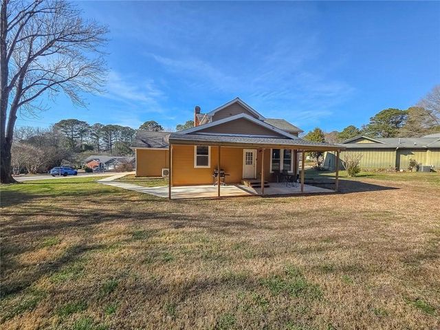 3944 Thornhill SW Drive, Lilburn, GA 30047