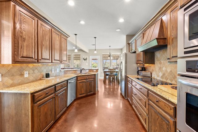 160 Seven Oaks Lane, China Spring, TX 76633
