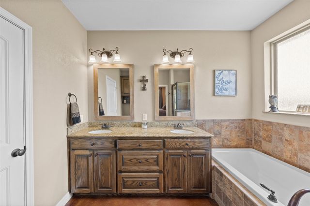 160 Seven Oaks Lane, China Spring, TX 76633
