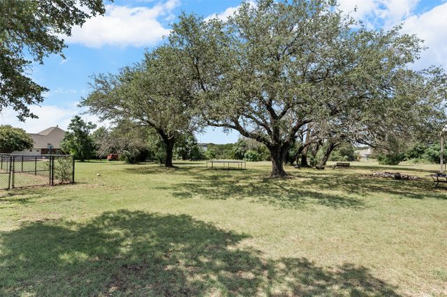 160 Seven Oaks Lane, China Spring, TX 76633
