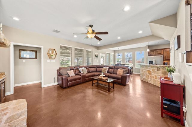160 Seven Oaks Lane, China Spring, TX 76633