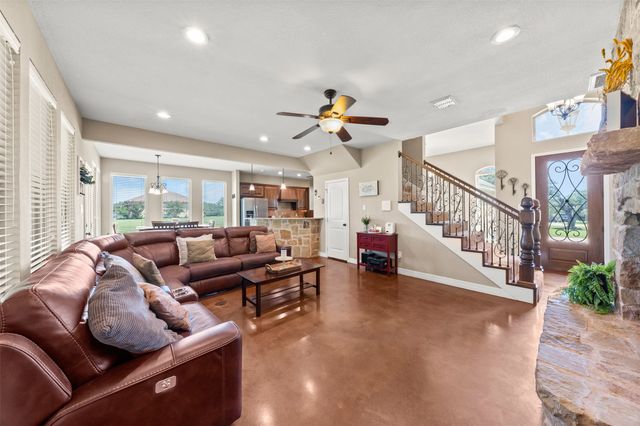 160 Seven Oaks Lane, China Spring, TX 76633