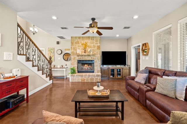 160 Seven Oaks Lane, China Spring, TX 76633