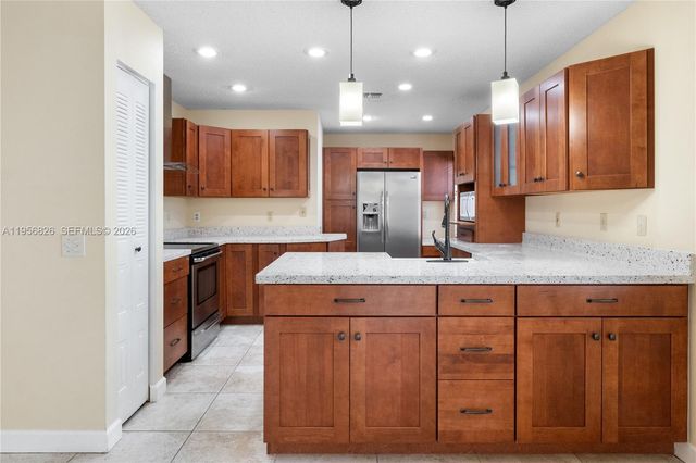 2707 Pinewood Ct 2707, Davie, FL 33328