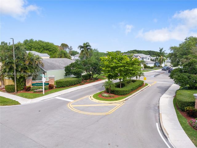 2707 Pinewood Ct 2707, Davie, FL 33328