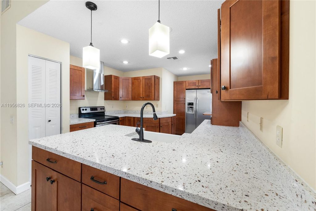 2707 Pinewood Ct 2707, Davie, FL 33328