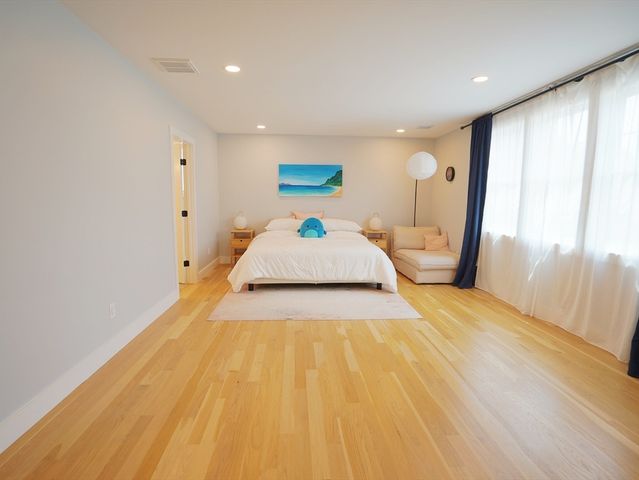 89 Newfield St, Boston, MA 02132