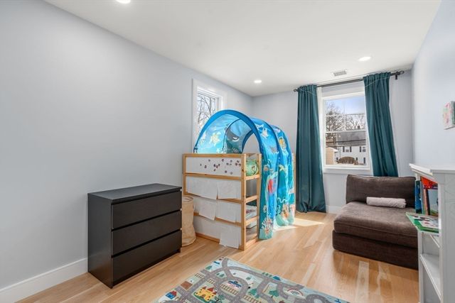 89 Newfield St, Boston, MA 02132