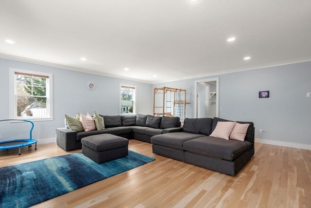 89 Newfield St, Boston, MA 02132