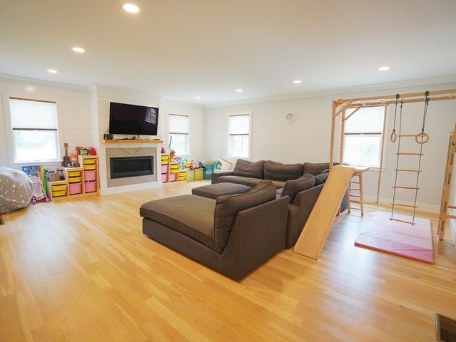 89 Newfield St, Boston, MA 02132