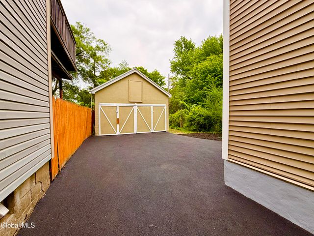 32 Mount Stuart Road, Rotterdam, NY 12304