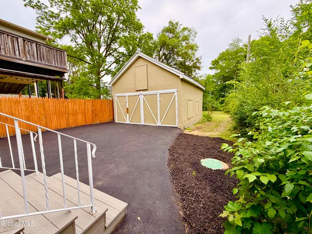 32 Mount Stuart Road, Rotterdam, NY 12304