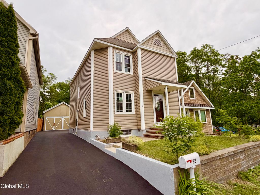 32 Mount Stuart Road, Rotterdam, NY 12304