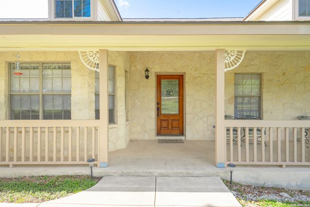 6211 YORKSHIRE DR, Spring Branch, TX 78070