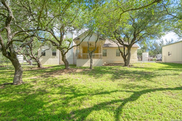 6211 YORKSHIRE DR, Spring Branch, TX 78070