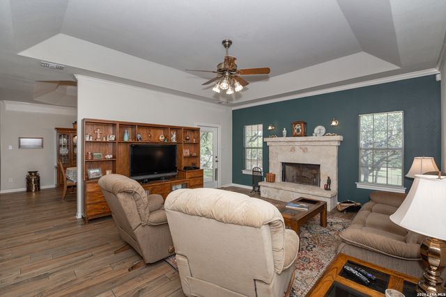 6211 YORKSHIRE DR, Spring Branch, TX 78070