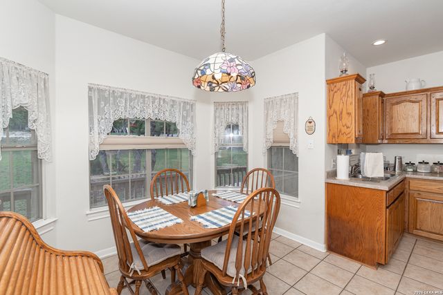 6211 YORKSHIRE DR, Spring Branch, TX 78070