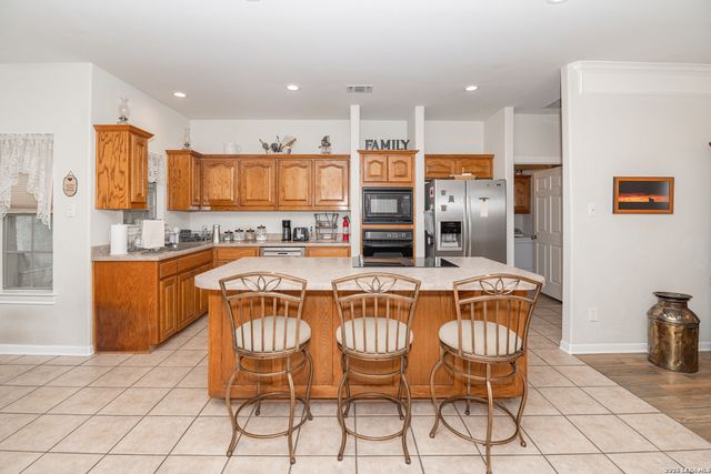 6211 YORKSHIRE DR, Spring Branch, TX 78070