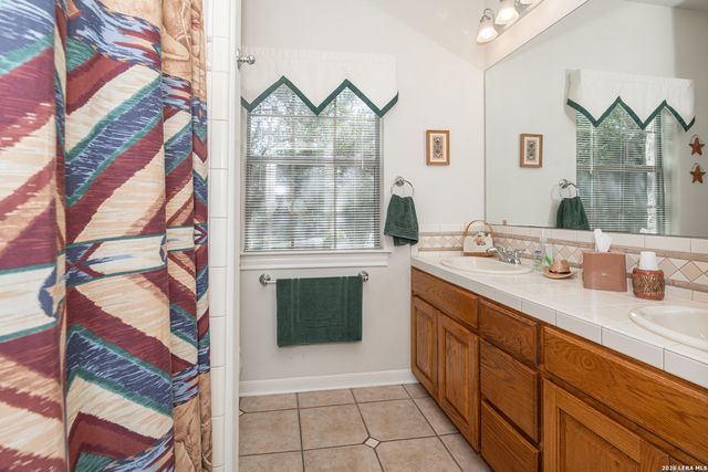 6211 YORKSHIRE DR, Spring Branch, TX 78070
